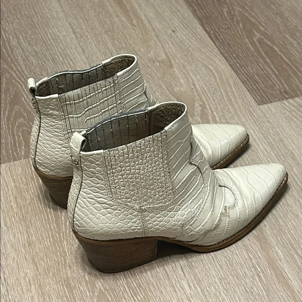 Sam Edelman Western Aligator Skin White Ankle Boots in Size 6.5